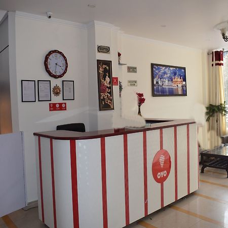 Oyo 10322 Hotel Raja Palace Дармсала Экстерьер фото